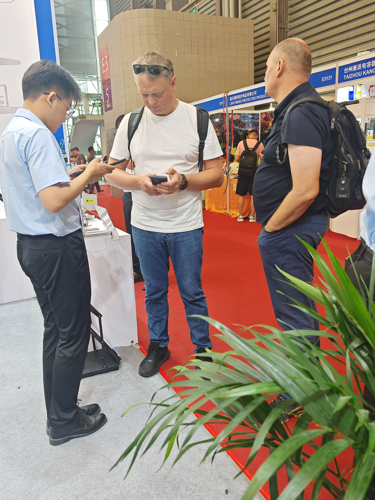 創(chuàng)想智控亮相第28屆北京·埃森焊接展，免示教與零前置焊縫跟蹤技術引爆現(xiàn)場關注